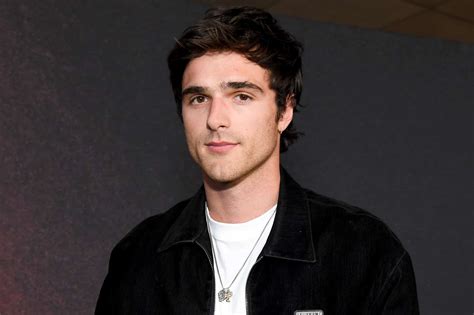 jacob elordi bisexual|Jacob Elordi says school peers called him ‘gay’ when he began。